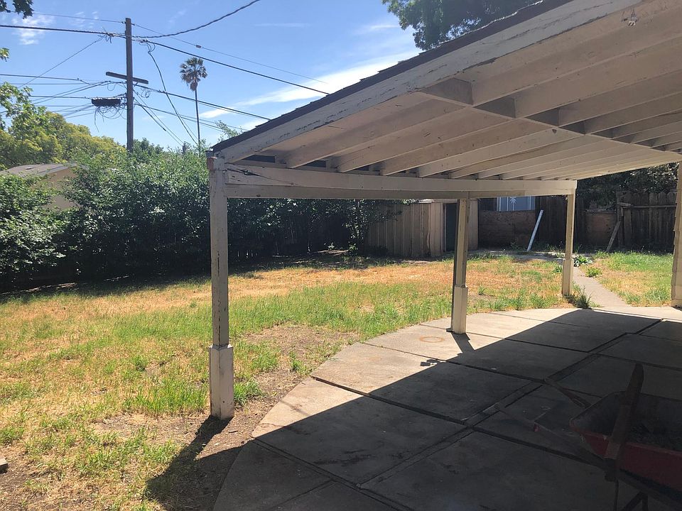 2nd image of 523 Apple Tree Ln