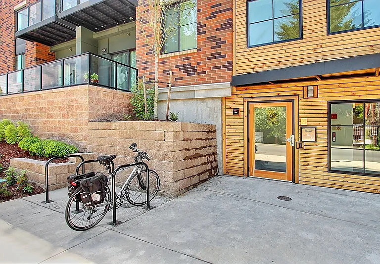 Redmond Square — Photo 17