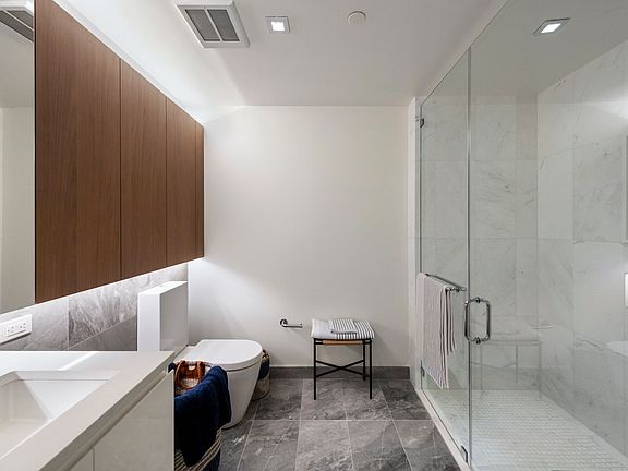 4th image of 196 Orchard St #7A