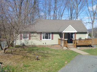 408 Buckhorn Dr, Belvidere, NJ 07823