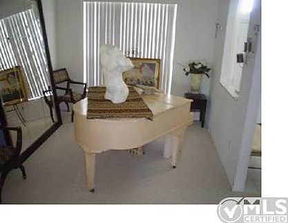 4th image of 1832 Pierce Dr