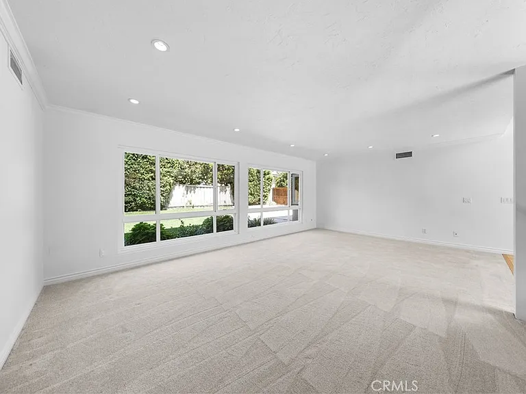 1518 Brentford Ave — Photo 6