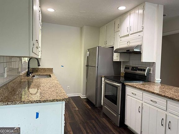 4th image of 8439 Lake Dr