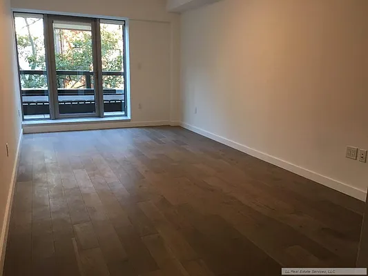 Rented by LL Real Estate Services | media 12