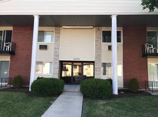 8998 Kennedy Dr #103C, Des Plaines, IL 60016