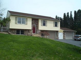 929 Imperial Dr, Lancaster, PA 17601