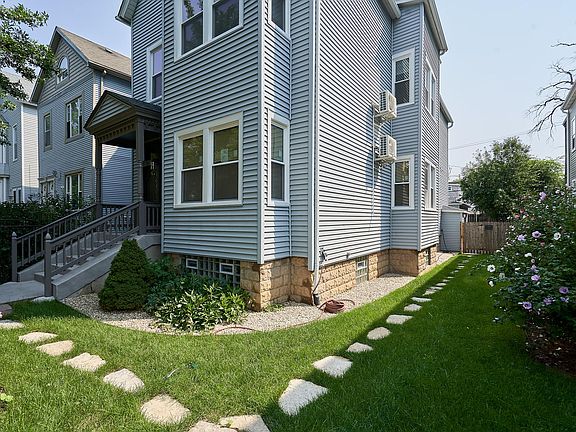 2nd image of 1649 N Richmond St #2