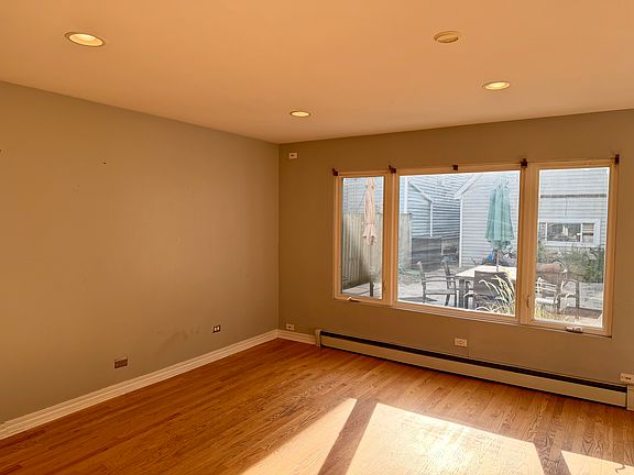 4th image of 4057 N Oakley Ave