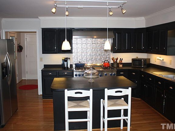 5th image of 4 Saddlewood Ct