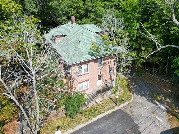 4th image of 179 Hebron St