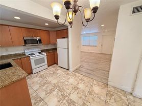 2826 Van Buren St, Hollywood, FL