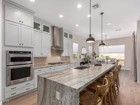 2830 E CREST Lane, Phoenix, AZ 85050