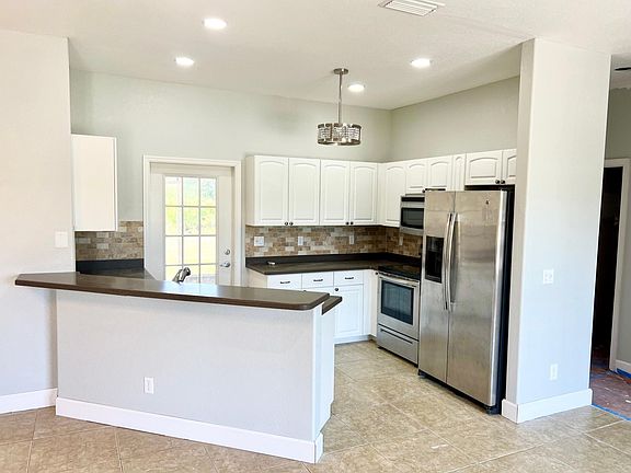 3rd image of 8 Forest Dr #A