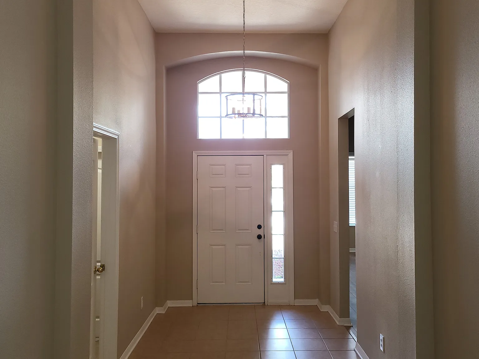 3 bed, 1800 sqft, $2,450 — Photo 3