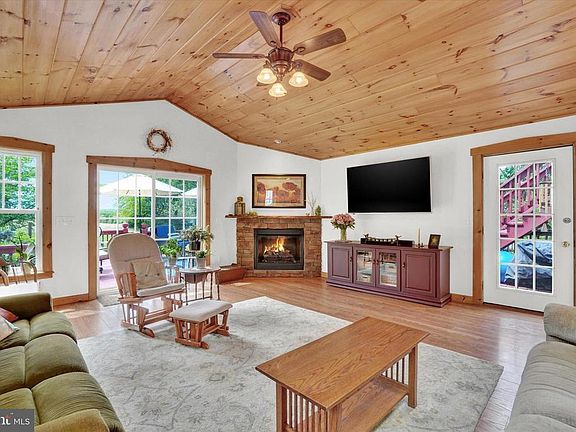 4th image of 2481 Furnace Rd