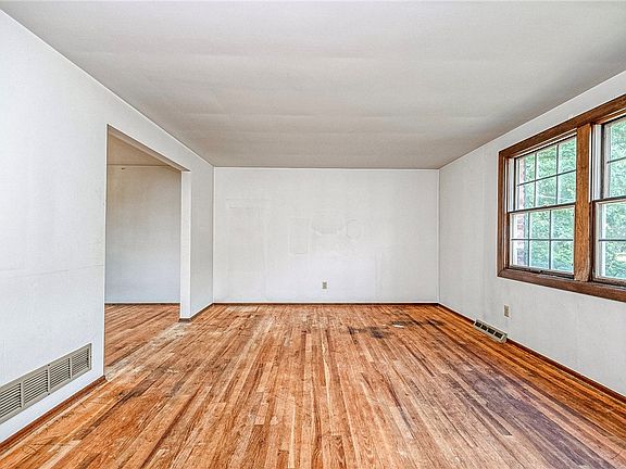 4th image of 103 Berkeley Dr