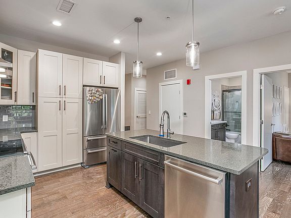 5th image of 515 N Churton St #201
