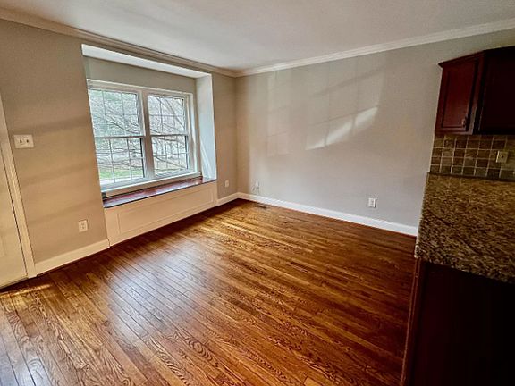 2nd image of 1424 Redwood Ct