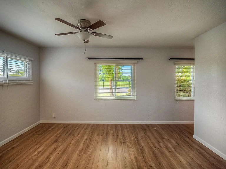 1526 W Windsor Ave — Photo 11