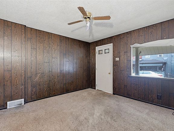 2nd image of 33 Wood St