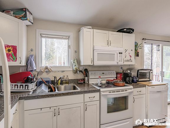 3rd image of 4486 Stanford Dr
