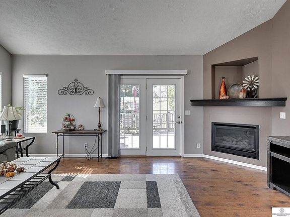4th image of 6420 S 162nd Terrace Cir