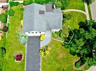 64 Meadowfarm Rd, New Hyde Park, NY 11040