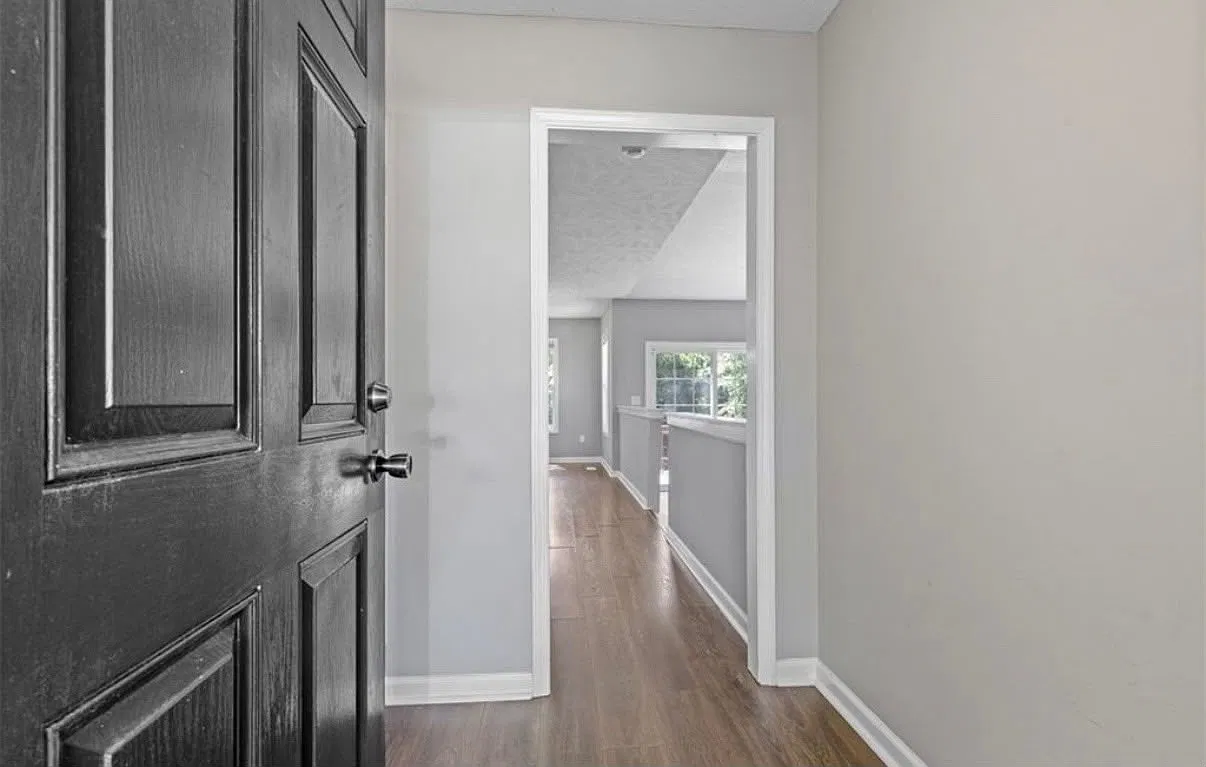 3 bed, 1349 sqft, $1,800 — Photo 2