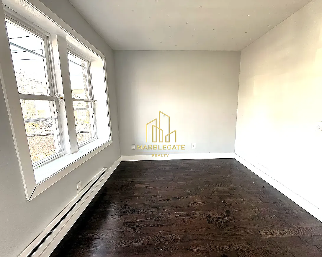 3 bed, 1050 sqft, $2,095 — Photo 3