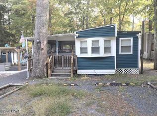 247 Village Dr W, Milford, PA 18337