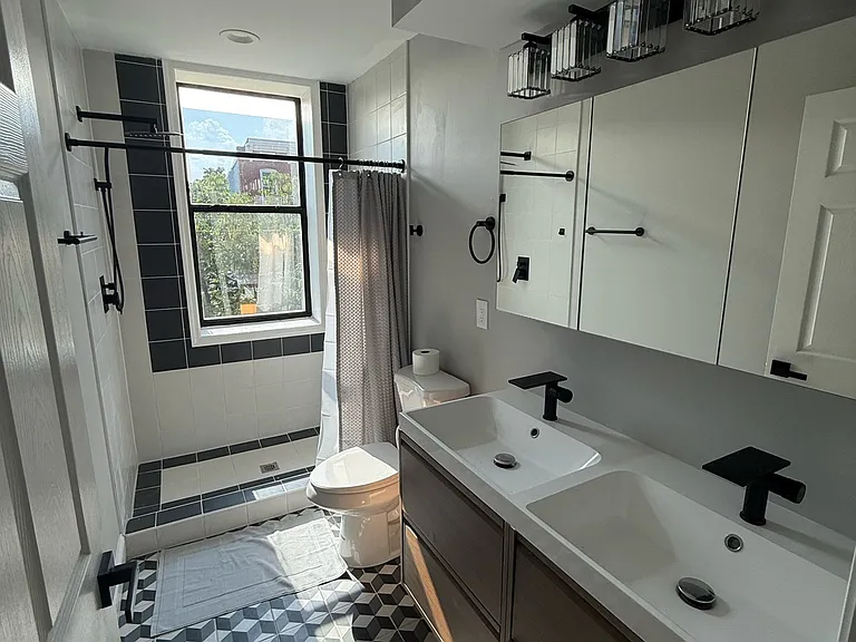 2317 Barclay St #1 — Photo 3