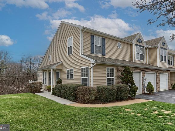 2nd image of 6456 Terrace Ct