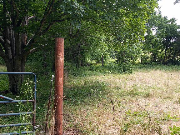 4th image of 15734 Farm Road 2140