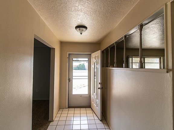 3rd image of 1400 Tanglewood Ln
