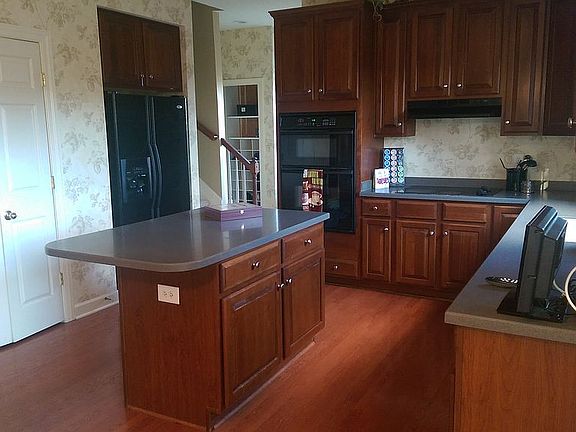 5th image of 202 Stillcreek Dr