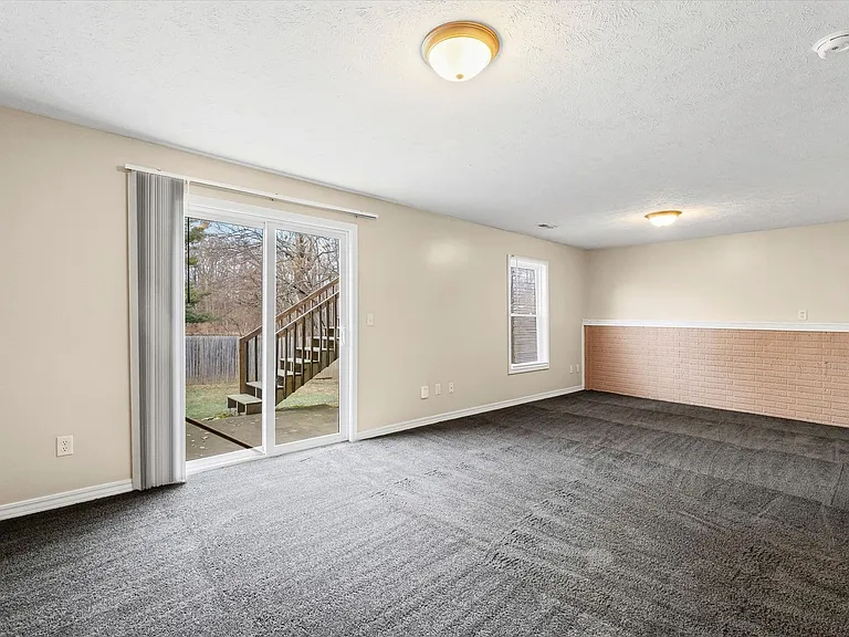 916 E Baker St — Photo 17