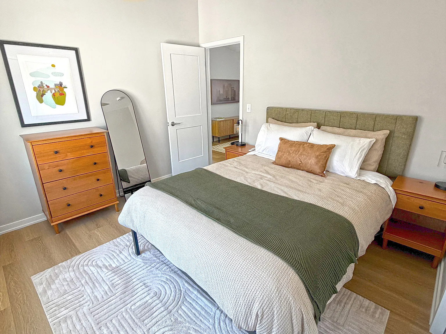 2 bed, 672 sqft, $1,950 — Photo 3