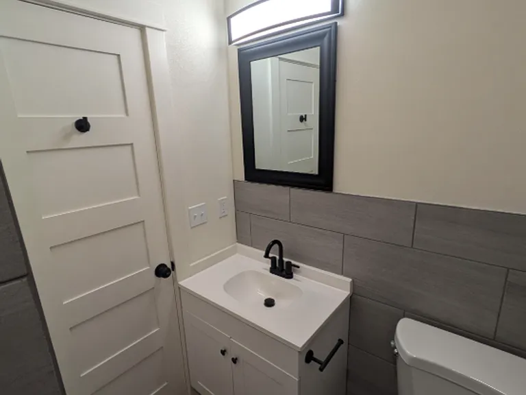 541 W Taylor Ave — Photo 6
