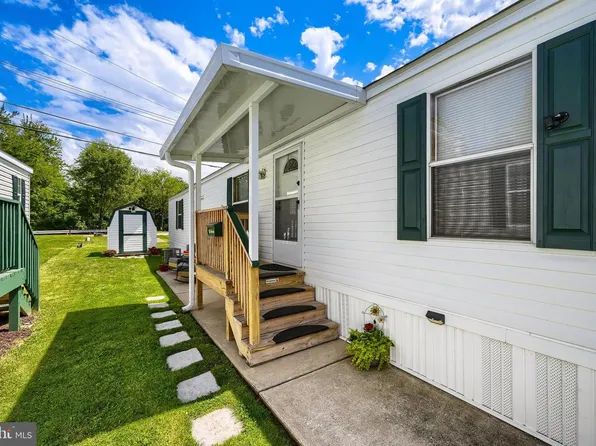 14 Vista Mobile Dr, Dundalk, MD 21222