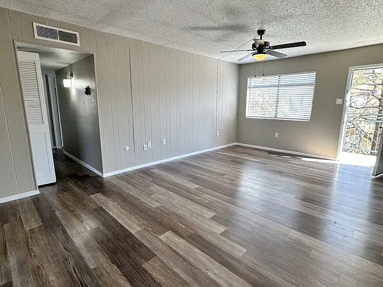 La Estancia Apartments — Photo 30