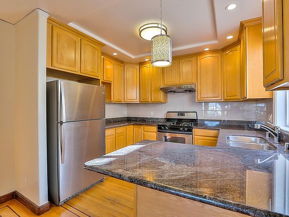 4th image of 2218 26th Ave #1