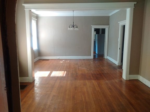 4th image of 1553 N Parkway Ave