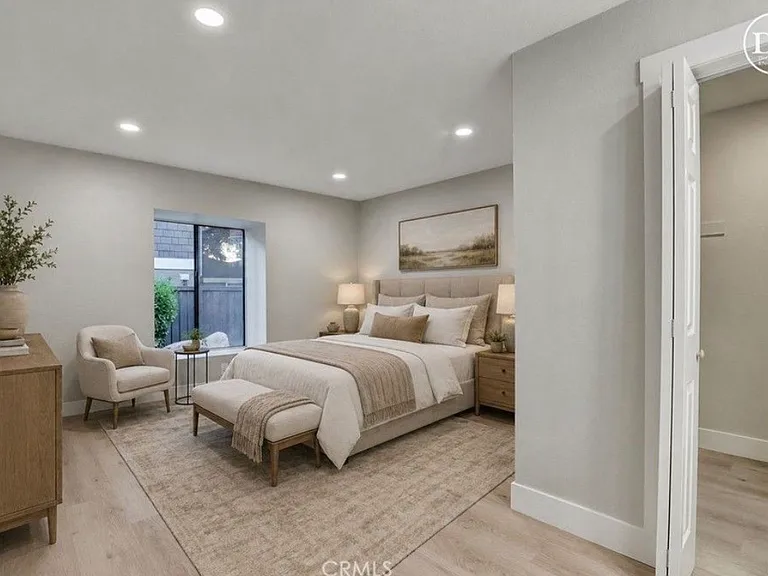 93 Streamwood — Photo 4