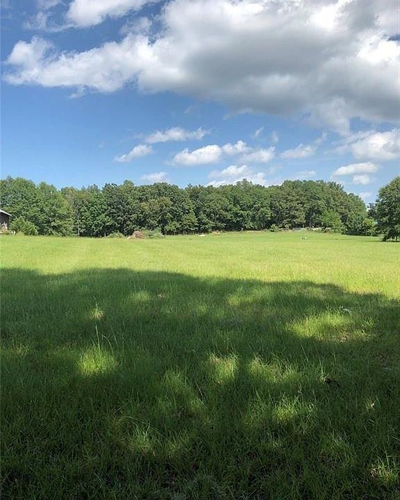 2nd image of 124 Cameron Oaks Ln