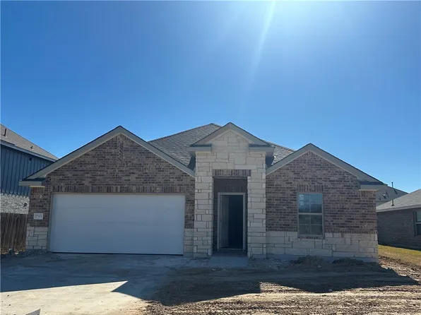 7703 Bogie Ln, Navasota, TX 77868