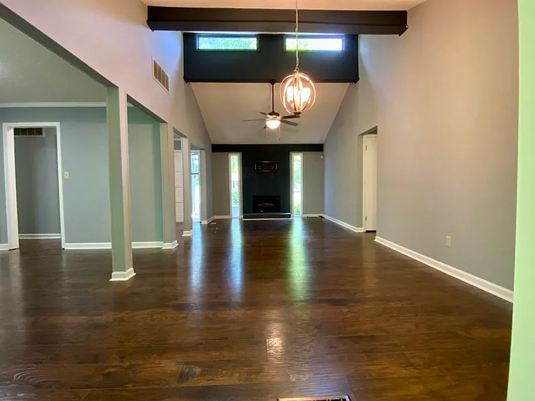 3827 Cavalier Dr — Photo 8