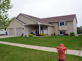 1712 N Maple St, Watertown, SD 57201