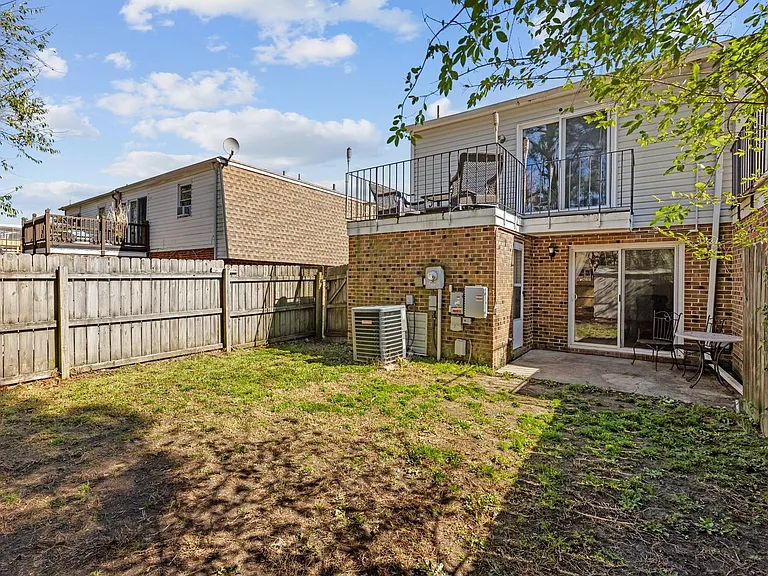 1221 Clydesdale Ln — Photo 22