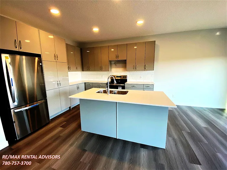 1543 12th Ave NW — Photo 2