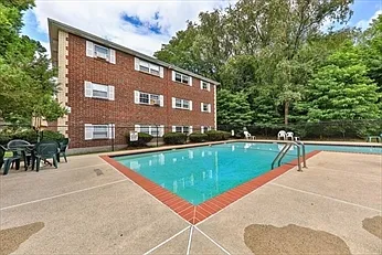 2 bed, 99999 sqft, $2,470 — Photo 2